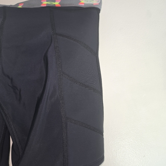 Under Armour Black and Gray Athletic Shorts Moisture-Wicking Stretch - Picture 3 of 5